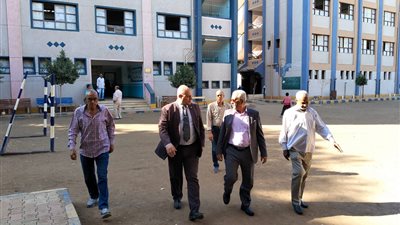 سكرتير عام قنا ووكيل الوزارة يفاجئان مدرسة الحميدات الابتدائية المشتركة 