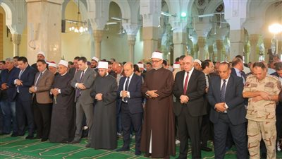 وزير الأوقاف ومفتي الجمهورية ومحافظ كفرالشيخ يؤدون صلاة الجمعة بمسجد الدسوقي احتفالًا بالعيد القومي للمحافظة
