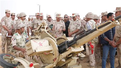 وزير الدفاع يتفقد منظومة التدريب القتالي لأحد تشكيلات الجيش الثاني الميداني 