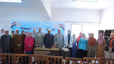 أمين البحوث الإسلامية يعقد جلسة حوارية مع طالبات كلية الآداب بأسيوط