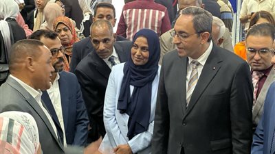يوفر 2000 فرصة عمل للشباب.. محافظ قنا يفتتح فاعليات الملتقي التوظيفي بالصالة المغطاة