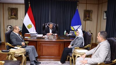 محافظ دمياط يؤكد على تطوير التعليم ووضع حلول مبتكرة