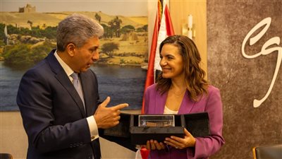 فتحي يبحث مع وزيرة السياحة باليونان  دفع المزيد من الحركة السياحية الوافدة