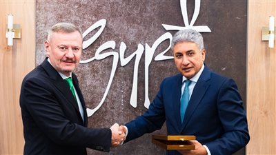 فتحي يبحث مع   نظيره البلغاري دفع مزيد من الحركة السياحية الوافدة  إلى مصر.
