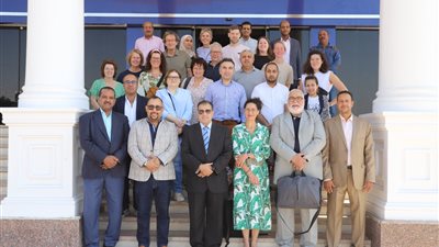 « عكاوي » يستقبل الوفد الطبي الهولندي الذي يزور مستشفيات قنا الجامعية