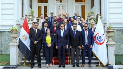 وزير الصحة يُكرم الفريق الطبي بمستشفى العلمين النموذجي