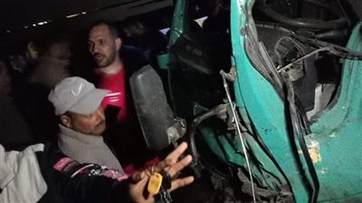 مصرع 8 أشخاص وإصابة 7 آخرين في تصادم أتوبيس وسيارة نقل بطريق المطرية