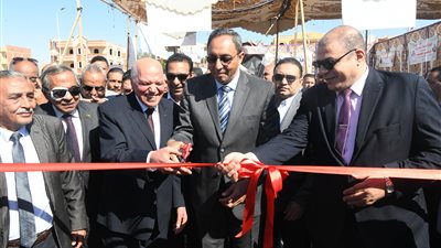 محافظ قنا ونقيب المعلمين يضعان حجر الأساس لنادي المعلمين بمدينة قنا الجديدة