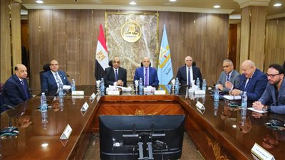 وزير العدل ومحافظ كفرالشيخ يناقشان تطوير المحاكم ومكاتب التوثيق