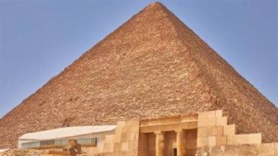 السياحة: إزالة مواد بناء حديثة غير أثرية وليس هدما لأحد أحجار الهرم