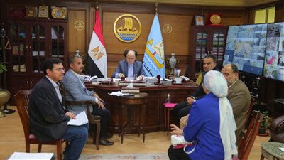 محافظ كفرالشيخ يناقش شكاوى المواطنين في حضور رؤساء المراكز والمدن 