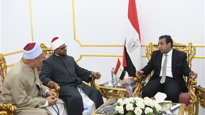 نائب محافظ قنا يبحث سبل التعاون بين المحافظة والأزهر الشريف