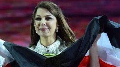 ماجدة الرومي تبكي على المسرح في دبي حزناً على لبنان