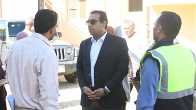 بتكلفة 17.5 مليون جنيه.. نائب محافظ قنا يتفقد التجهيزات النهائية لشادر الخضروات والفاكهة بقرية الأشراف 