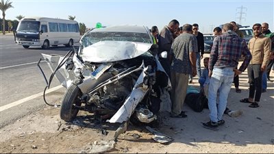 إصابة ٤ أشخاص في تصادم ملاكي بربع نقل بالسخنة