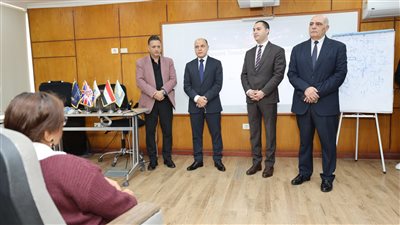 محافظ كفرالشيخ يتفقد فعاليات البرنامج التدريبي لتأهيل العاملين بالمديريات الخدمية