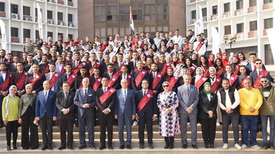 رئيس جامعة أسيوط يلتقي اتحاد الطلاب لتطوير الأنشطة وتعزيز الوعي الوطني