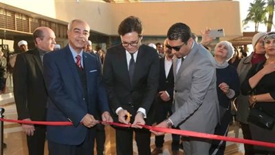 وزير الثقافة يشهد ختام فعاليات الدورة السابعة عشرة لملتقى الأقصر الدولي للتصوير ويكرم الفنانين المشاركين