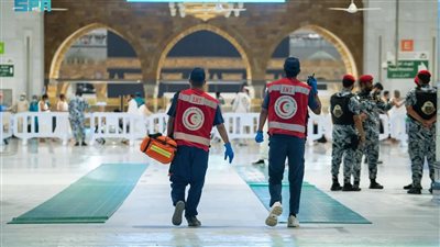 «لحظة إنقاذ في الحرم».. الهلال الأحمر يعيد النبض لمعتمرة 