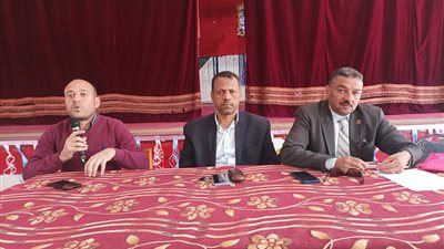 مدير عام تعليم نجع حمادي يستعرض إجراءات صرف مقابل أداء الحصص للمستعان بهم للعمل بالحصة 