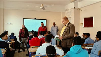 وكيل وزارة التعليم بقنا يوجه بتطبيق ضوابط وقرارات تشغيل الوحدة المنتجة بالمدارس