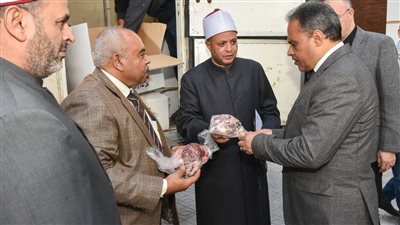 تسلم دفعة جديدة من اللحوم لتوزيعها على الأسر الأولى بالرعاية في الشرقية