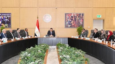 وزير الإسكان يترأس اجتماعاً موسعاً لمتابعة موقف تقنين وتوفيق الأوضاع بالأراضي المضافة لأحوزة عدد من المدن الجديدة