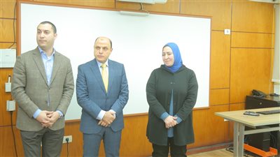 محافظ كفرالشيخ يتفقد ورشة عمل «100 جملة في تعليم لغة الإشارة