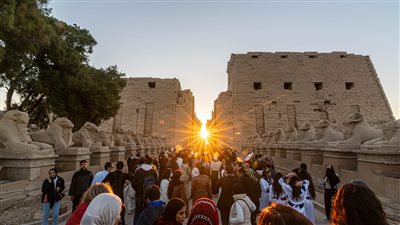 ⁠توافد آلاف الزائرين لرصد هذه الظاهرة الفريدة
