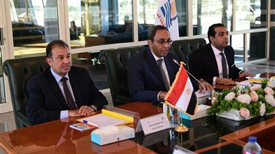 محافظ قنا : خطط جديدة لتعزيز الخدمات الصحية بالتنسيق مع مستشفيات جامعة جنوب الوادي