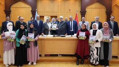 مجلس جامعة الأزهر يكرم أعضاء مجلة دنيا الأطفال بكلية الإعلام بنات 