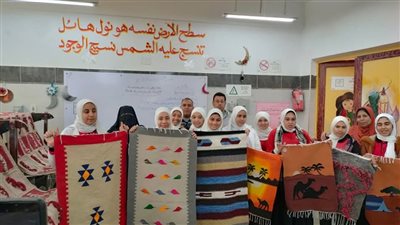  فتيات  كفر الشيخ يبدعن بالألوان فى ورش تصنيع الكليم اليدوى بفوه
