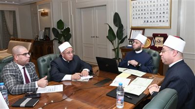 وزير الأوقاف يبحث تعزيز الانضباط الإداري و الدعوي بمديرية أوقاف البحر الأحمر