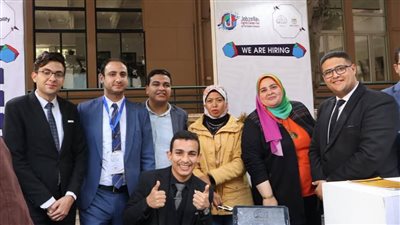 إقبال شبابي كثيف على جناح 