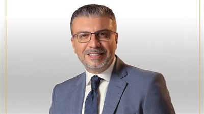 الجامعة الأمريكية بالقاهرة تكرّم الدكتور عمرو الليثي في احتفال تخريج دبلومة الإعلام الرقمي