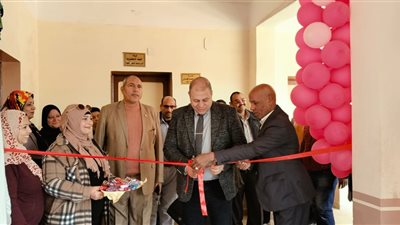 وكيل وزارة التعليم بقنا يفتتح معرض التربية الفنية