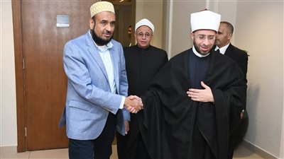 وزير الأوقاف وممثل سلطان البهرة يؤكدان تعزيز التعاون بمختلف المجالات  