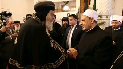 شيخ الأزهر يهنئ البابا تواضروس والأخوة المسيحيين بأعياد الميلاد