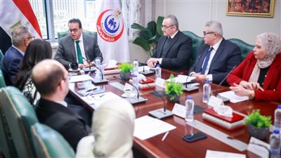 وزير الصحة يوجه بسرعة تطوير المستشفيات والمعاهد التعليمية