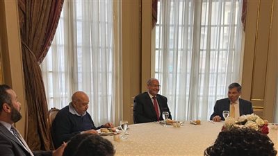مساعد وزير الخارجية يكرم عميد الجالية المصرية في وسط الغرب الأمريكي
