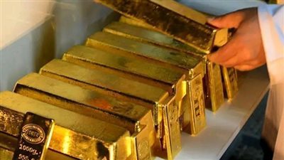 أسعار الذهب تتراجع بفعل صعود الدولار وتوقعات بتباطؤ تخفيضات الفائدة