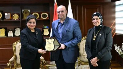 الدكتورة عبلة الألفي تشيد بأداء العاملين بنادي المرأة في وحدة  نزلة حنا بمحافظة بني سويف
