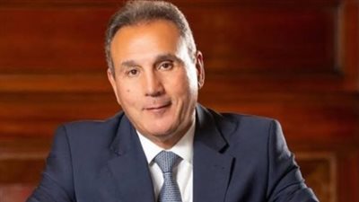الاتربي يهنئ العاملين في البنك الأهلي بالعام الجديد.. وصرف مكافأة تقديرًا لجهودهم