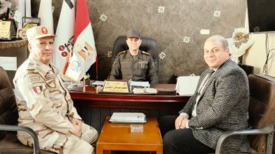المستشار العسكري بقنا يبحث مع وكيل وزارة التعليم وقائد قطاع مدارس التأسيس سبل التوسع في انضمام المدارس