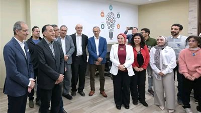 مدبولي يتفقد أنشطة معمل الابتكار الحكومي وبرامج بناء القدرات التي يقدمها المعهد القومي للاتصالات