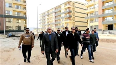 وزير الإسكان يتفقد مشروعي 