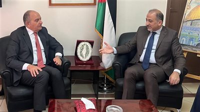 مندوب فلسطين لدى الجامعة العربية يستقبل نظيره الأردني