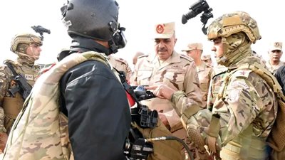 الفريق أحمد خليفة يتفقد عددًا من الأنشطة التدريبية لقوات المظلات