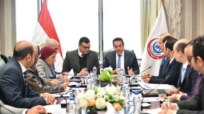 وزير الصحة يعقد اجتماعًا مع وزير الإسكان لمناقشة خطط تطوير مستعمرات الجزام