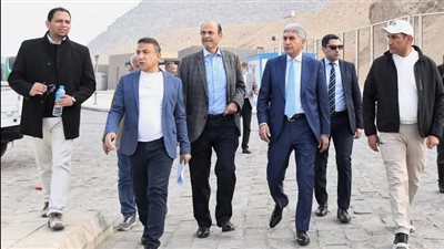 وزير السياحةيتفقد آخر مستجدات الأعمال بمشروع تطوير الخدمات بمنطقة أهرامات الجيزة